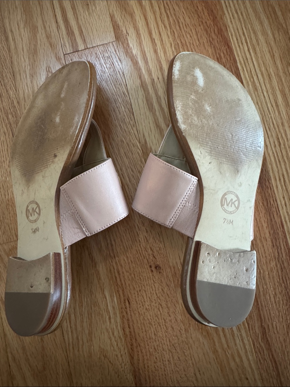 Michael Kors Blush Pink Leather Thong Sandals with Gold MK Emblem, size 7.5 - Picture 5 of 7
